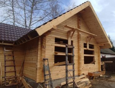 Сруб дома из профилированного бруса